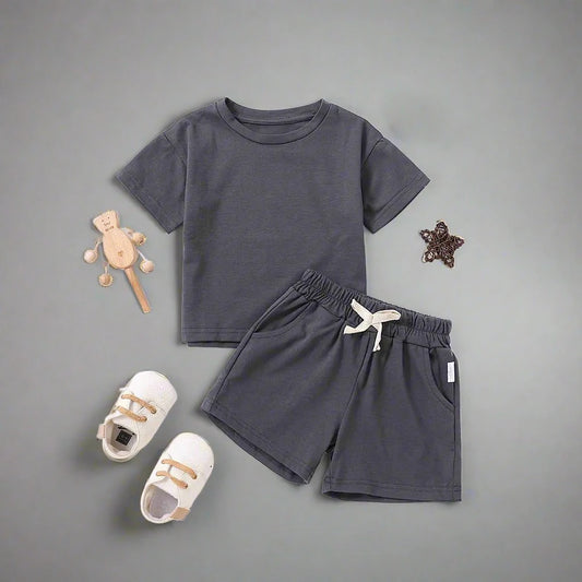 Essential T-shirt and short Clothing Set